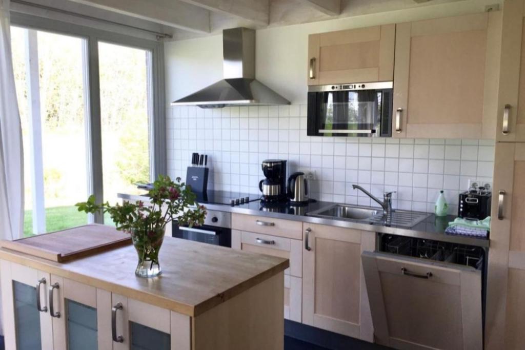 W7 - Sehr Schoenes Ferienhaus Mit Toller Lage Und Super Aussicht In Roebel An Der Mueritz Villa Luaran gambar