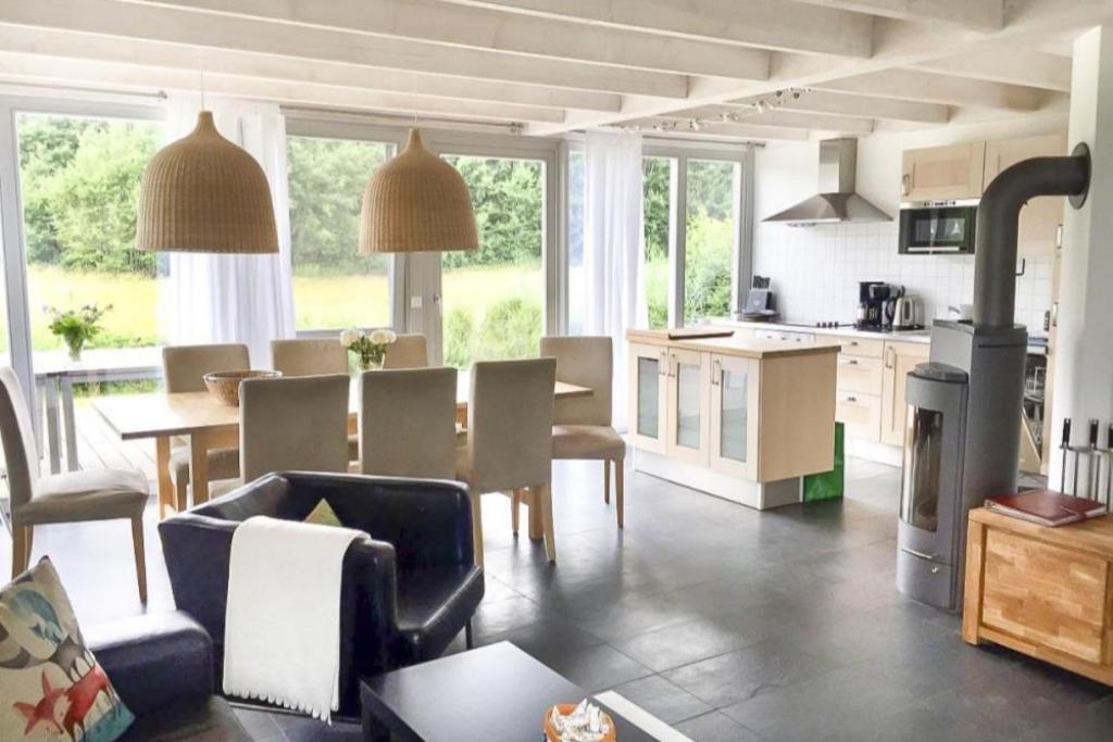 W7 - Sehr Schoenes Ferienhaus Mit Toller Lage Und Super Aussicht In Roebel An Der Mueritz Villa Luaran gambar
